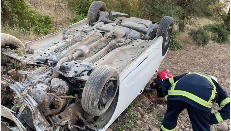 Mardin’de otomobil şarampole yuvarlandı: 2 yaralı