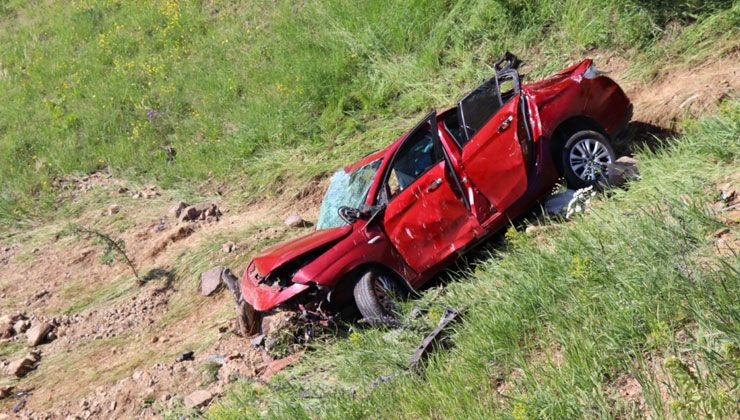 Korkunç kaza! Otomobil şarampole yuvarlandı: 2 ölü, 3 ağır yaralı