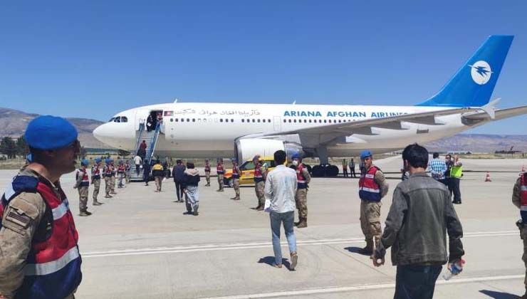 Afganlı 227 göçmen daha ülkelerine gönderildi