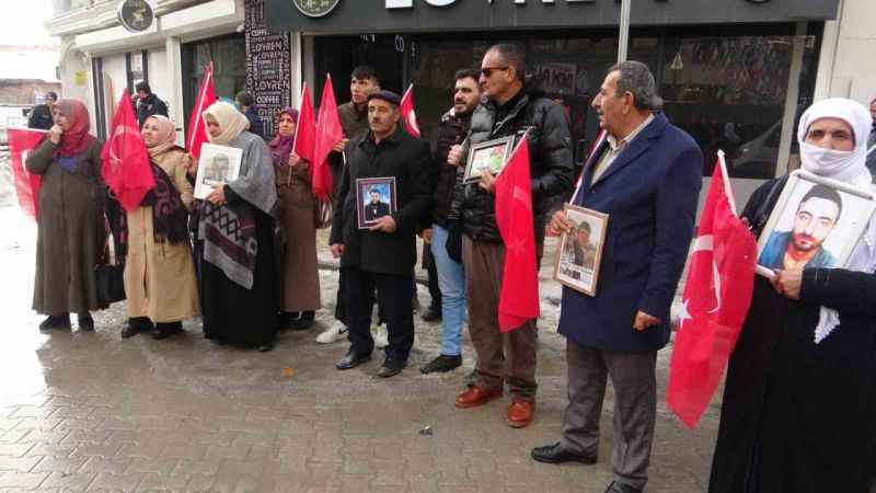 Evlat nöbetindeki anne Saliha Mert: “DEM Parti’ye oy verenler hakkımıza giriyorlar”