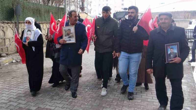 Evlat nöbetindeki anne Saliha Mert: “DEM Parti’ye oy verenler hakkımıza giriyorlar”