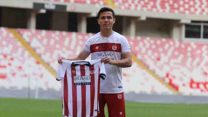 Azizbek Turgunboev resmen Sivasspor’da Azizbek Turgunboev resmen Sivasspor’da