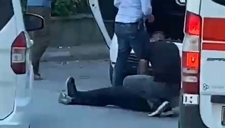 Uyuşturucu satıcıları kaçarken arabayla polise çarptı Uyuşturucu satıcıları kaçarken arabayla polise çarptı