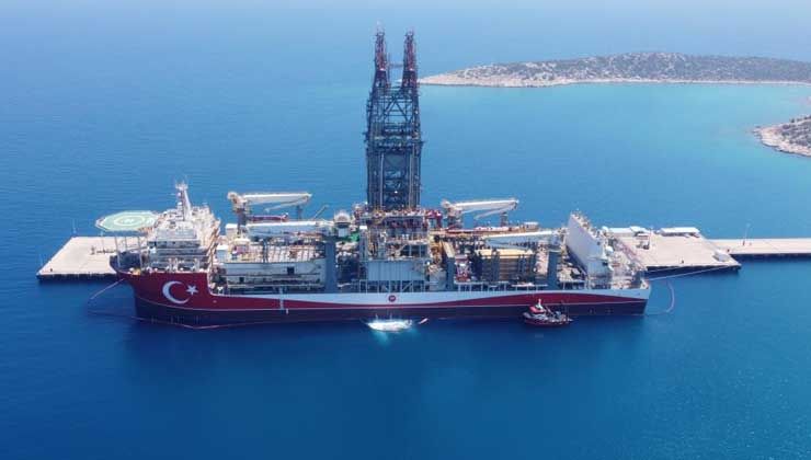 Vatandaşın gururu  ‘Abdülhamid Han’ gemisi: Yoldan geçen fotoğraf çektiriyor