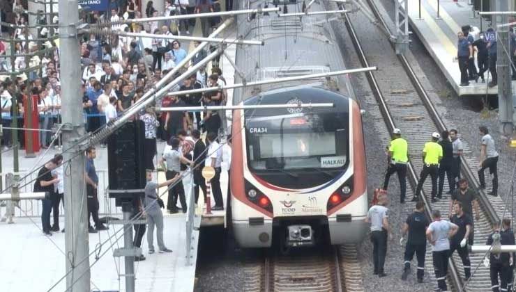 İstanbul’da feci olay! Marmaray Bostancı’da bir  kişi raylara atlayarak intihar etti
