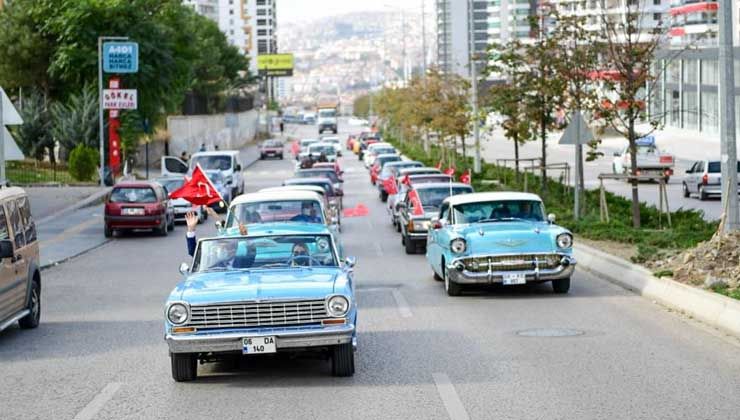 400 klasik otomobilin buluşma noktası Altındağ