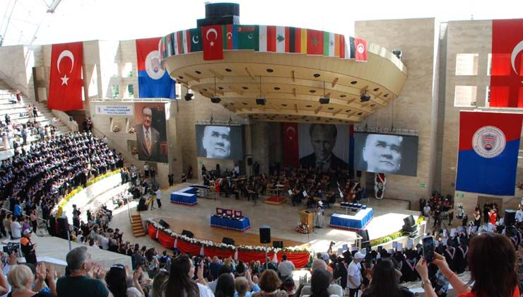 Bilkent Üniversitesi 2022 mezunlarını uğurluyor