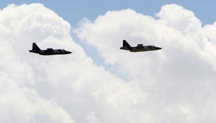 Rusya’ya ait Su-25 tipi savaş uçağı Ukrayna sınırında düştü, pilot öldü