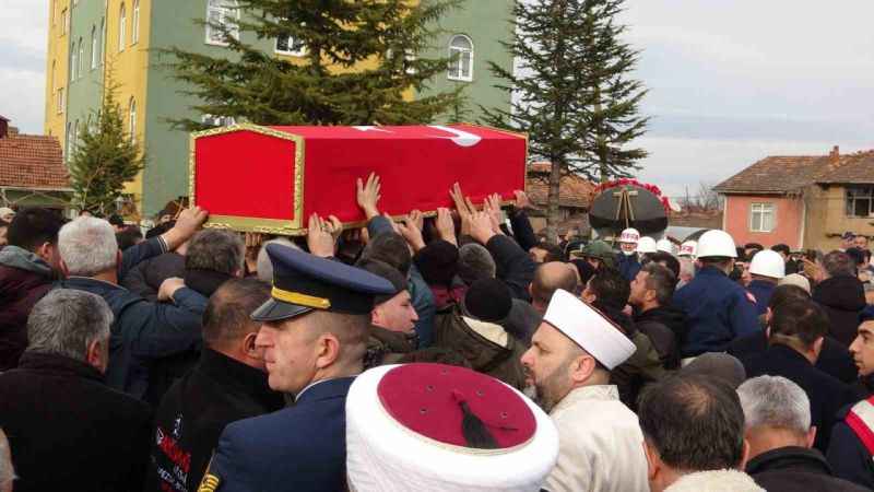 Araç kazasında şehit olan asker Kütahya’da toprağa verildi Araç kazasında şehit olan asker Kütahya’da toprağa verildi