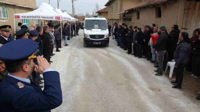 Araç kazasında şehit olan asker Kütahya’da toprağa verildi Araç kazasında şehit olan asker Kütahya’da toprağa verildi