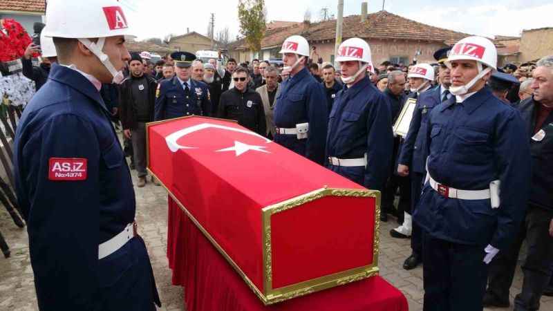 Araç kazasında şehit olan asker Kütahya’da toprağa verildi Araç kazasında şehit olan asker Kütahya’da toprağa verildi