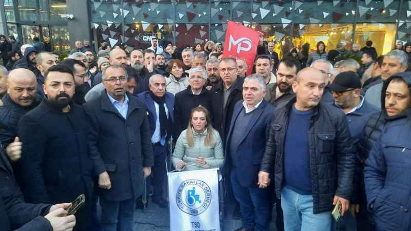 CHP’lilerden İstanbul İl Başkanlığı önünde protesto: İthal başkan istemiyoruz CHP’lilerden İstanbul İl Başkanlığı önünde protesto: İthal başkan istemiyoruz