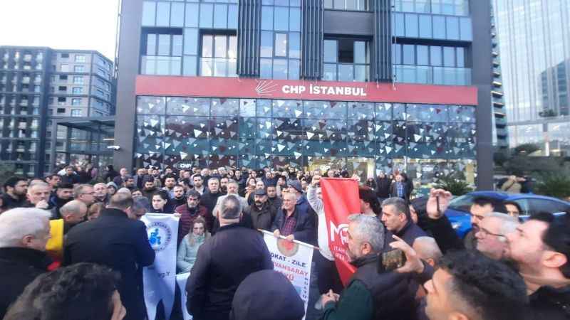 CHP’lilerden İstanbul İl Başkanlığı önünde protesto: İthal başkan istemiyoruz CHP’lilerden İstanbul İl Başkanlığı önünde protesto: İthal başkan istemiyoruz