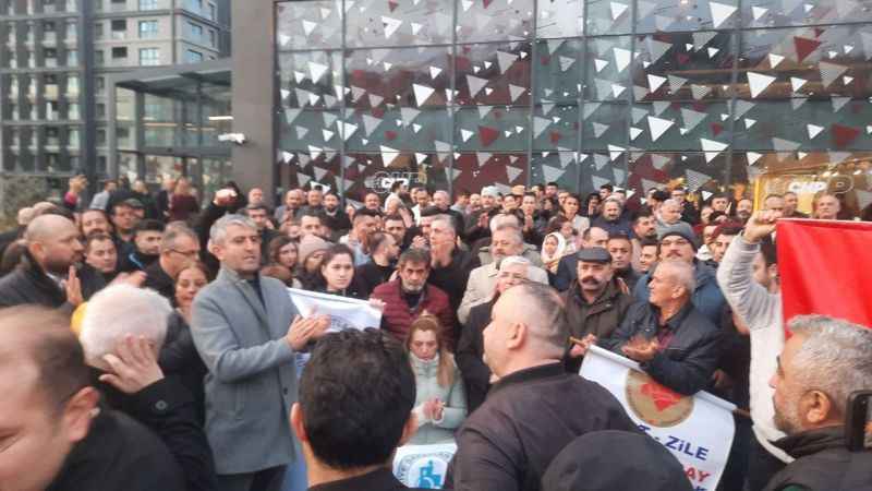 CHP’lilerden İstanbul İl Başkanlığı önünde protesto: İthal başkan istemiyoruz CHP’lilerden İstanbul İl Başkanlığı önünde protesto: İthal başkan istemiyoruz