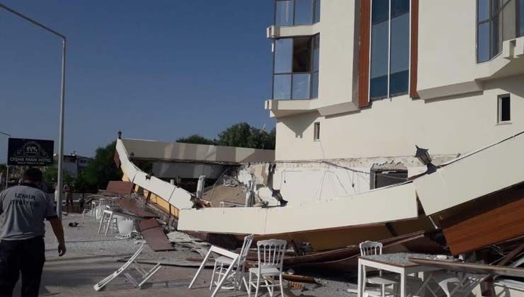 Çesme’de faciadan dönüldü! Otelin terası çöktü Çesme’de faciadan dönüldü! Otelin terası çöktü