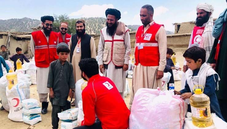 Türk Kızılay’ından Afgan depremzedelere yardım