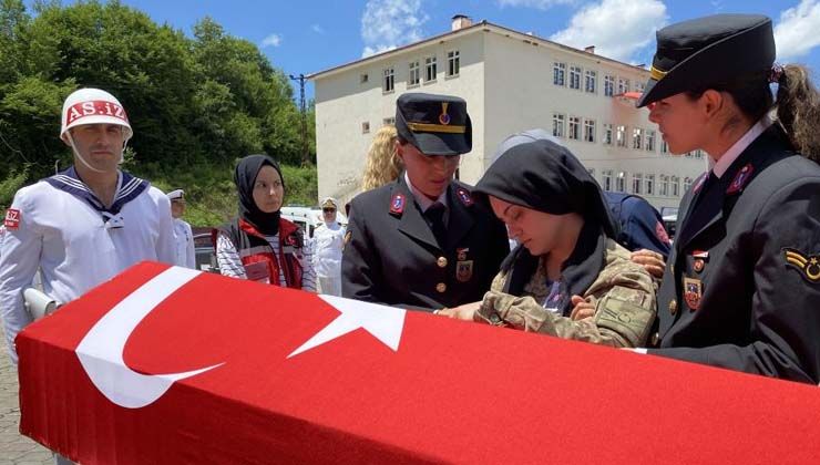 Şehit Uzm. Çvş. Özkaya’nın cenazesi toprağa verildi
