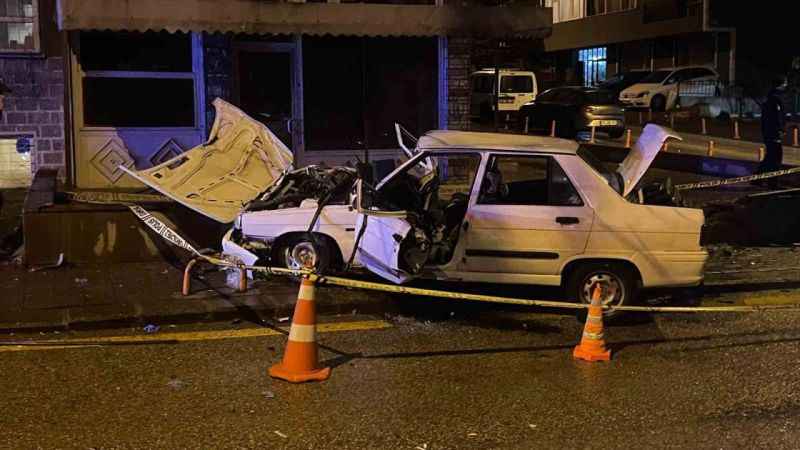 Ankara’da iki otomobil çarpıştı: 1 ölü, 2 yaralı Ankara’da iki otomobil çarpıştı: 1 ölü, 2 yaralı