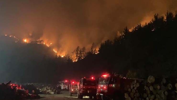 Fahrettin Koca: Yangın sebebiyle 12 kişi hastaneye sevk edildi