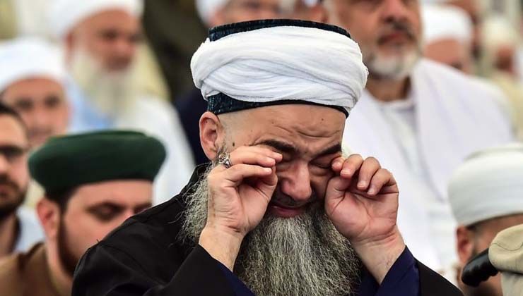 Cübbeli Ahmet gözyaşlarına boğuldu