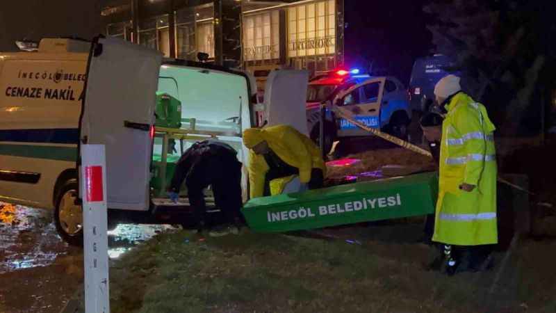 Bursa'daki kazada Eda Ateşmen ve Zeynep Murhan hayatını kaybetti Bursa'daki kazada Eda Ateşmen ve Zeynep Murhan hayatını kaybetti
