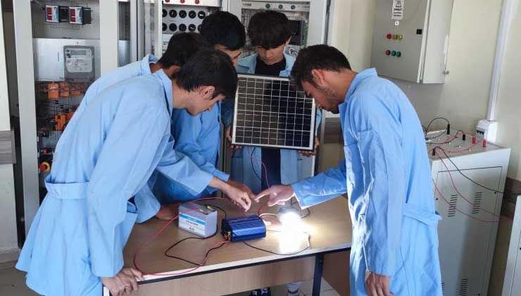 Bir ilk! Boğaziçi Mesleki ve Teknik Anadolu Lisesi güneş paneli atölyesi kurdu