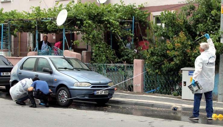 Boşandığı eşi ve arkadaşına sokak ortasında kurşun yağdırdı