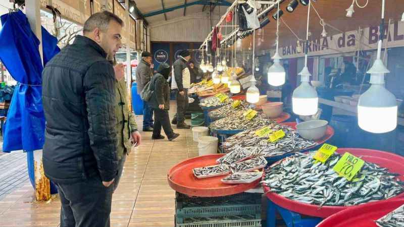Marmara’daki fırtına balık fiyatlarını etkiledi Marmara’daki fırtına balık fiyatlarını etkiledi