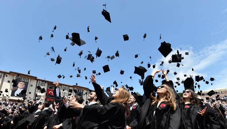 Koç Üniversitesi’nde 28’inci mezuniyet heyecanı