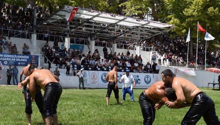 Domaniç Yağlı Pehlivan Güreşleri’nde başpehlivan Recep Kara oldu