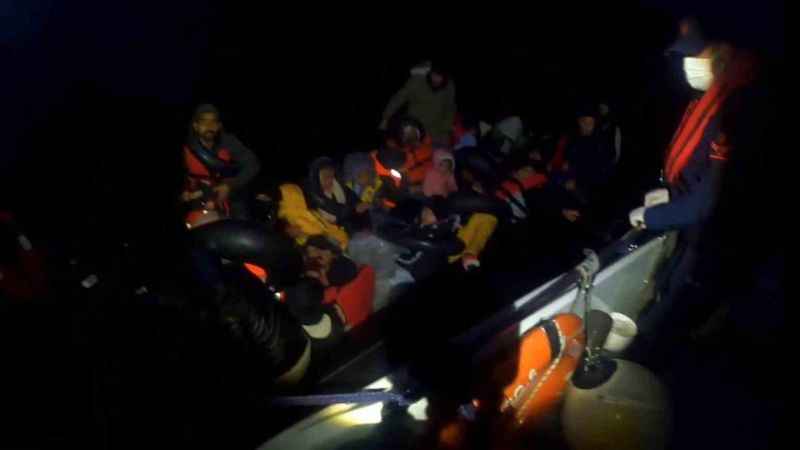 İzmir açıklarında can pazarı: 21’i çocuk 44 göçmen kurtarıldı İzmir açıklarında can pazarı: 21’i çocuk 44 göçmen kurtarıldı