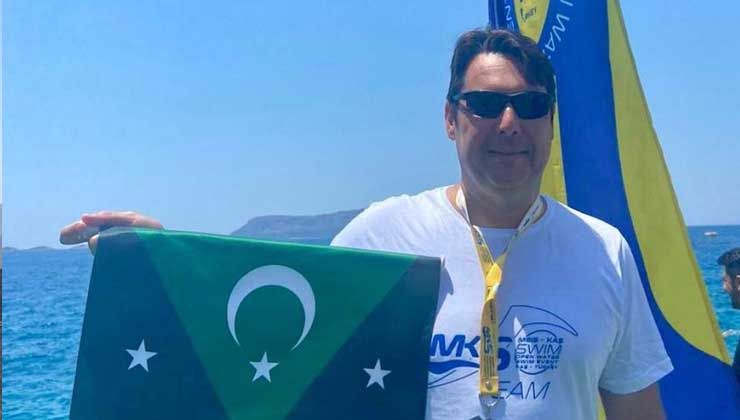 Yunan adasından Türkiye’ye yüzerek geçti