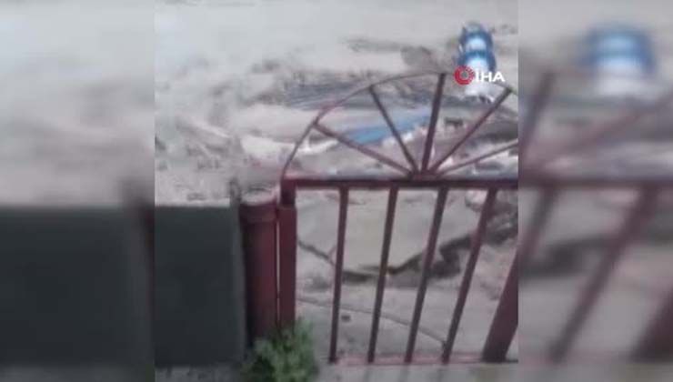 Bartın’daki selde cami yıkıldı