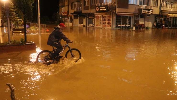 Bolu’nun Mengen ilçesi sular altında kaldı