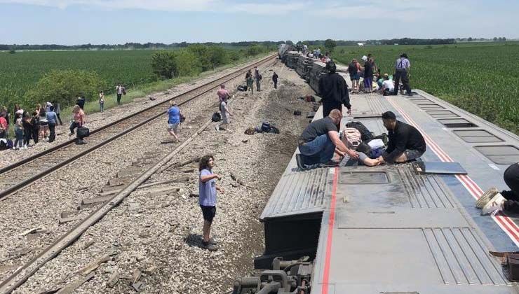 ABD’de 243 yolcu bulunan tren raydan çıktı: en az 3 ölü