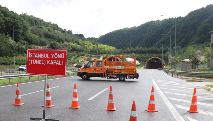 Bolu Dağı Tüneli’nde toprak kaydı, İstanbul yönü kapandı Bolu Dağı Tüneli’nde toprak kaydı, İstanbul yönü kapandı