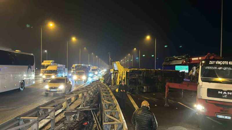 Patates yüklü kamyon devrildi: Bolu Dağı geçişi trafiğe kapandı
