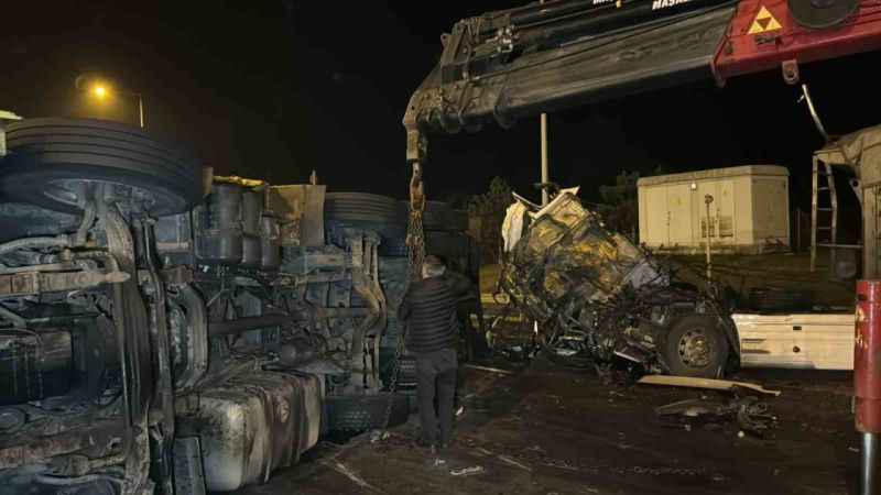 Patates yüklü kamyon devrildi: Bolu Dağı geçişi trafiğe kapandı Patates yüklü kamyon devrildi: Bolu Dağı geçişi trafiğe kapandı