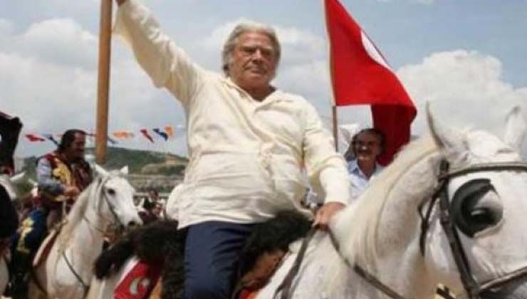 Cüneyt Arkın ilginç vasiyetinden son anda vazgeçmiş