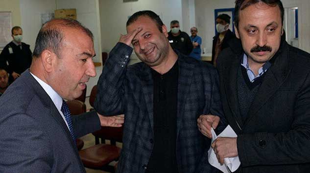 “Hastanede Koronavirüs var” paylaşımı yaptı, adliyeye giderken böyle sırıttı!