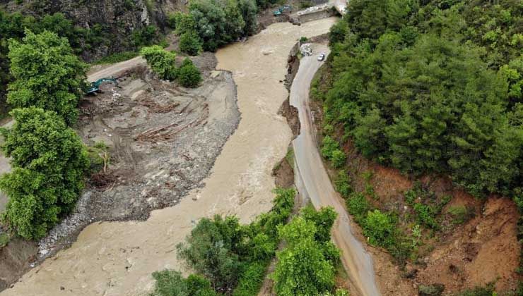 Yenice’de sel suları çekildi, heyelan korkusu başladı
