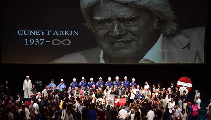 Cüneyt Arkın için AKM’de cenaze töreni, duygu dolu anlar yaşandı