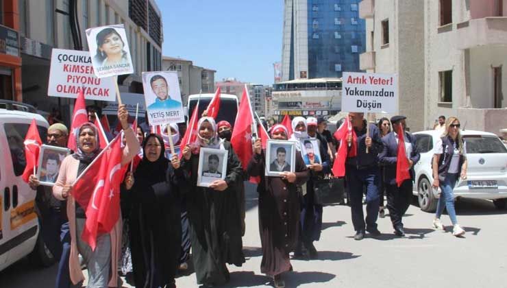 Vanlı annelerin evlat nöbeti sürüyor: Kandil’in bütün yollarını kapattık