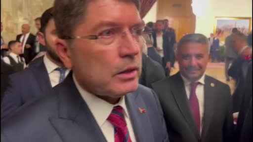 Bakan Tunç: "Ülkenin güvenliğini, milletin huzurunu bozan tüm örgütlerle mücadele kararlı şekilde sürecek" Bakan Tunç: "Ülkenin güvenliğini, milletin huzurunu bozan tüm örgütlerle mücadele kararlı şekilde sürecek"