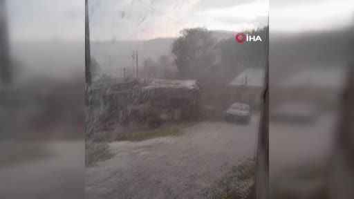 Sivas'ta misket büyüklüğünde dolu yağdı Sivas'ta misket büyüklüğünde dolu yağdı