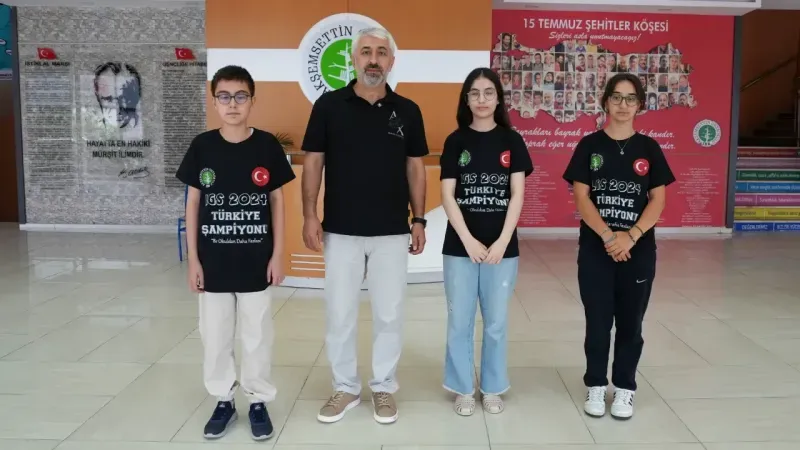 Başakşehir Akşemsettin Ortaokulu üç LGS şampiyonu birden çıkardı 