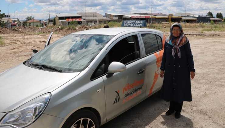 Günlere gidebilmek için ehliyet sınavına girdi, 69 yaşındaki Gülsüm Yatan’ın başarısı