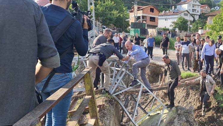 Bakan Soylu, engelleri aşıp vatandaşların yanına ulaştı
