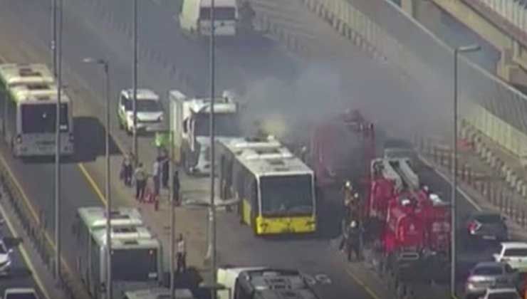 Haliç Köprüsü’nde metrobüs yandı