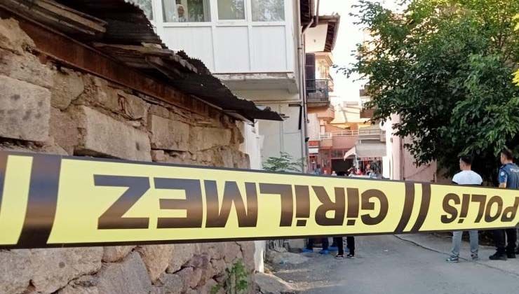 Ankara’da bir kişi eşini yaralayıp intihar etti